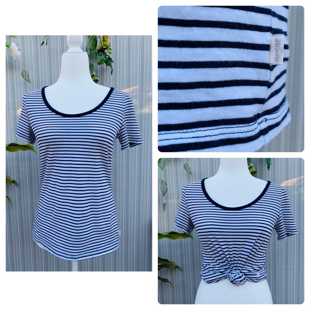 Levis Black and White stripes top